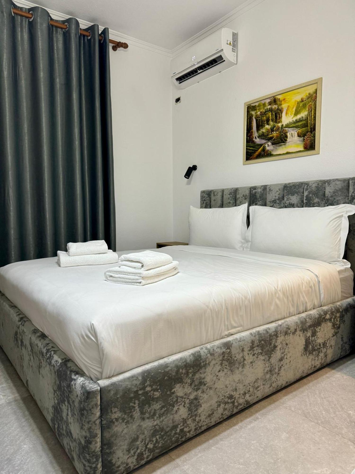 Vila Alizee Hotel Tirana Bagian luar foto