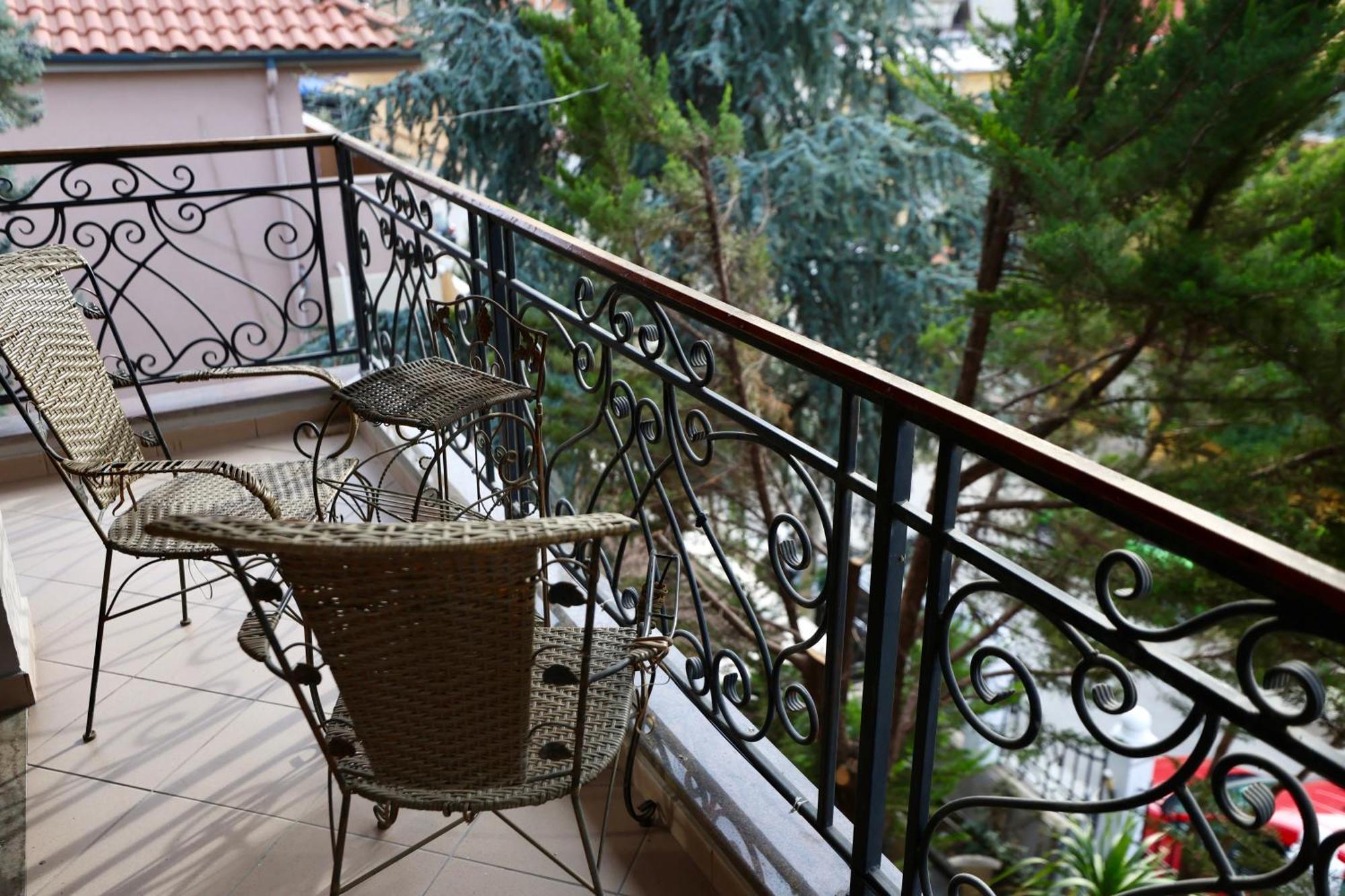 Vila Alizee Hotel Tirana Bagian luar foto