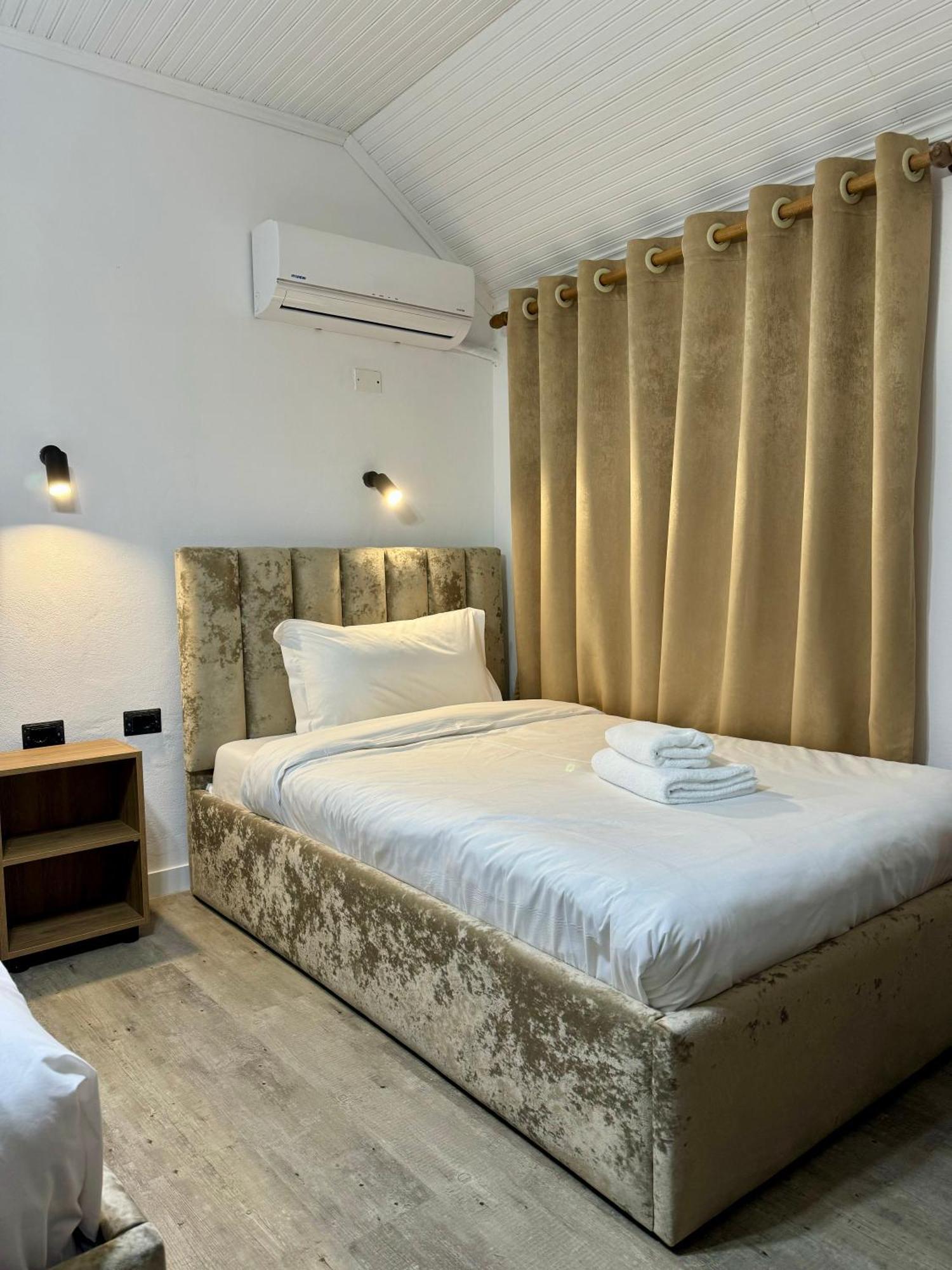 Vila Alizee Hotel Tirana Bagian luar foto