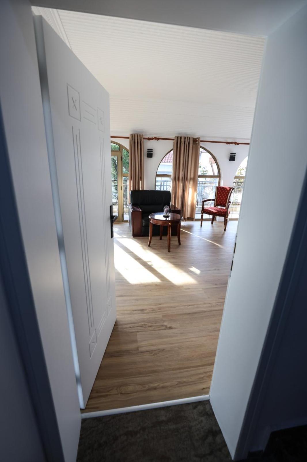 Vila Alizee Hotel Tirana Bagian luar foto