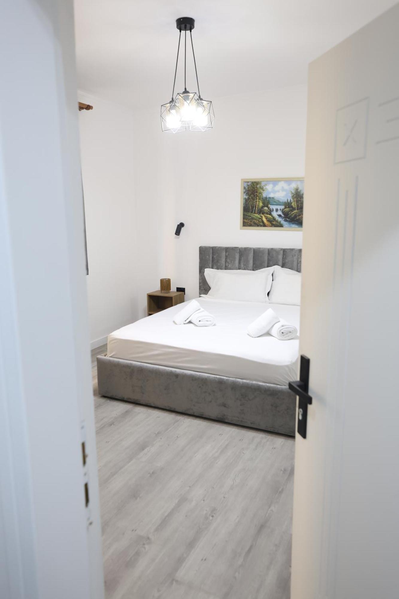 Vila Alizee Hotel Tirana Bagian luar foto