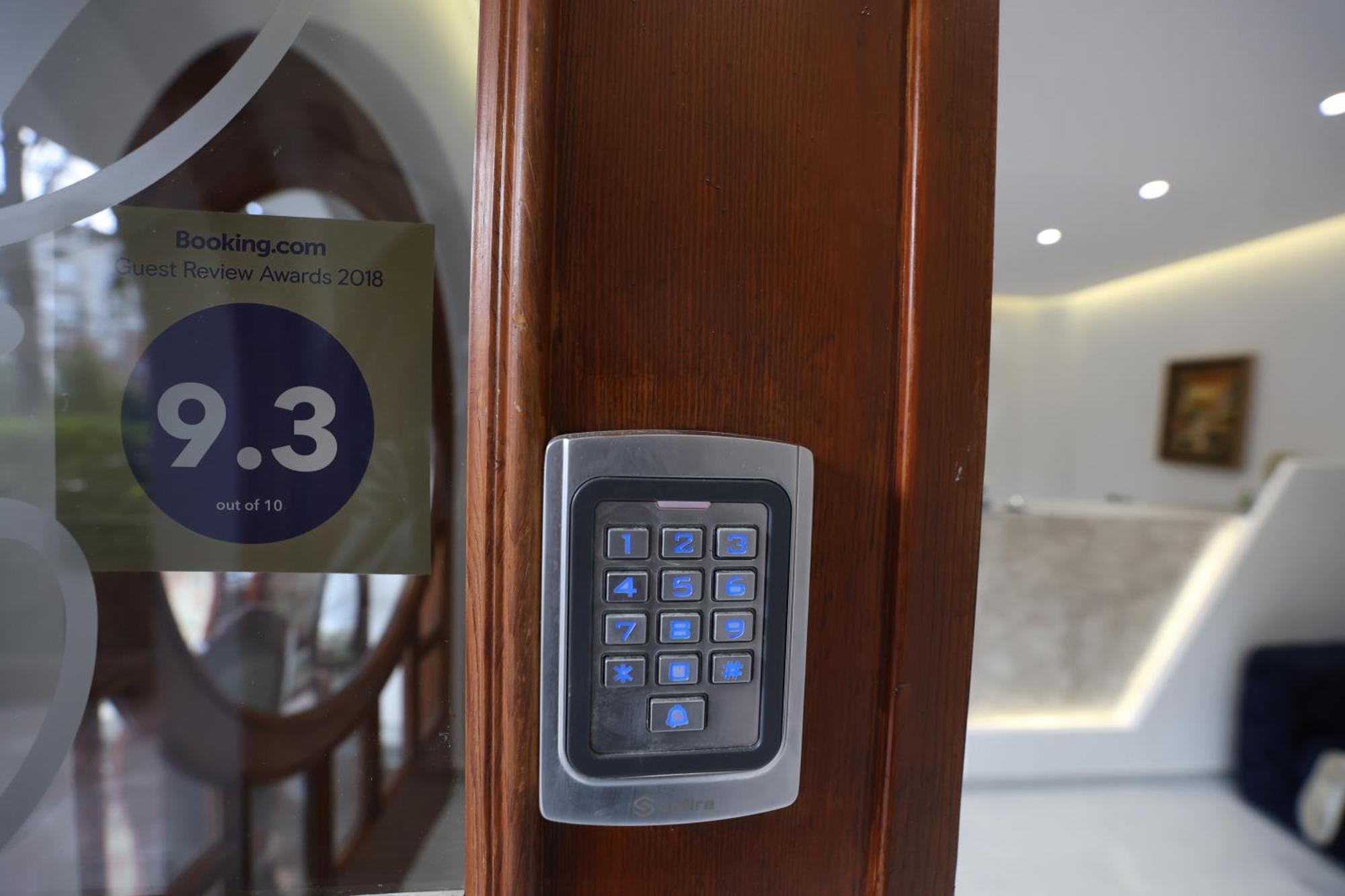 Vila Alizee Hotel Tirana Bagian luar foto