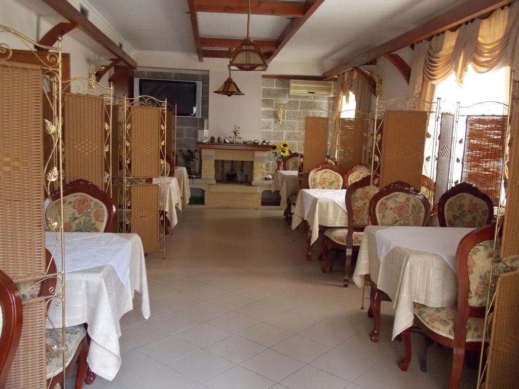Vila Alizee Hotel Tirana Bagian luar foto
